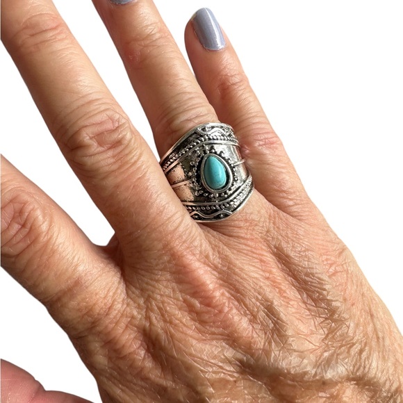 Boho Irregular Shaped Vintage Silver and Turquoise Ring - Picture 3 of 5
